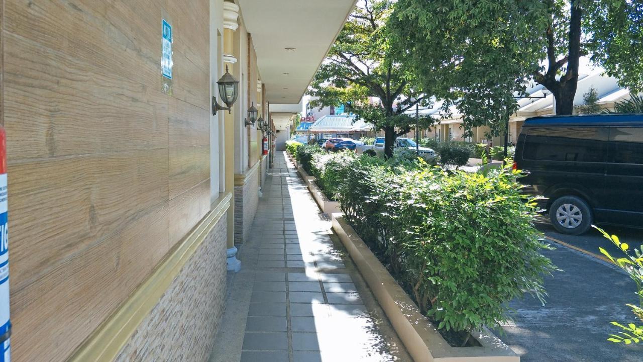Отель Reddoorz Premium @ Wireless Mandaue Cebu Экстерьер фото